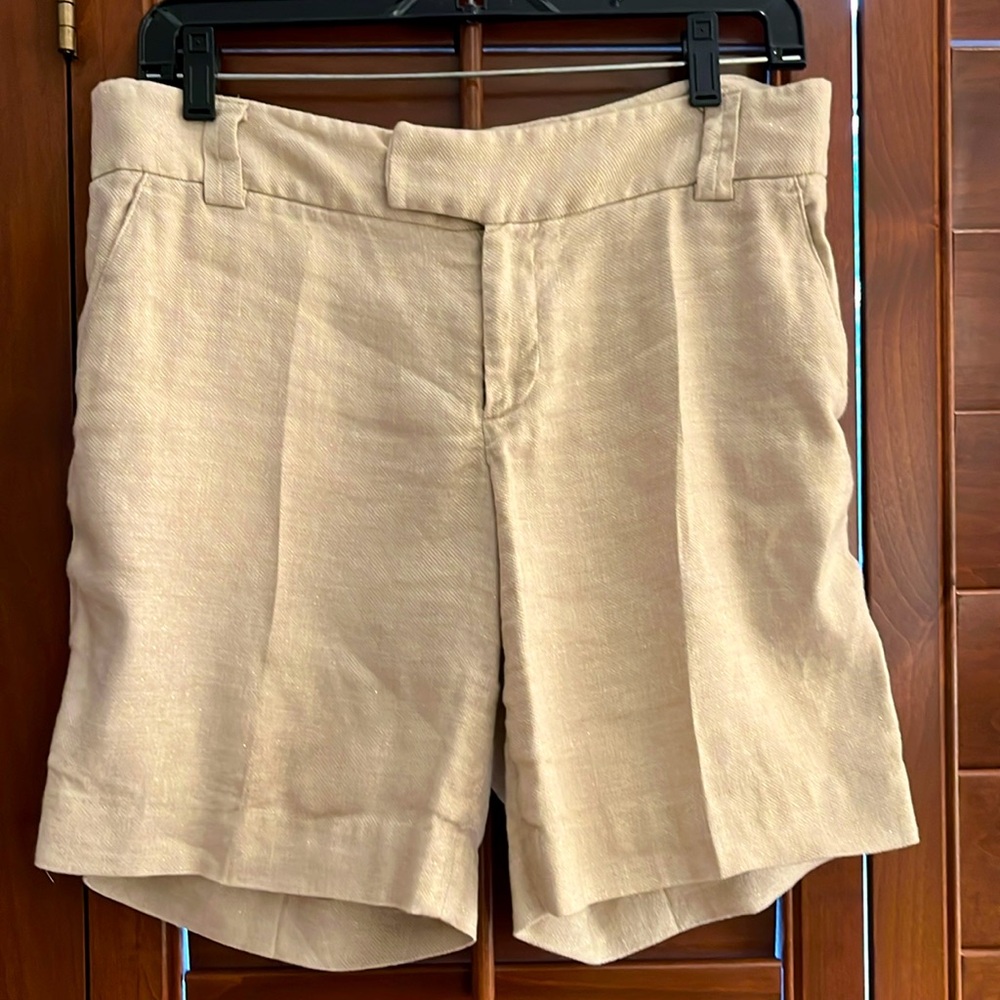 Gryphon Stylish Shorts With Pockets in Beige Linen with Gold Flecks. Sz.8.